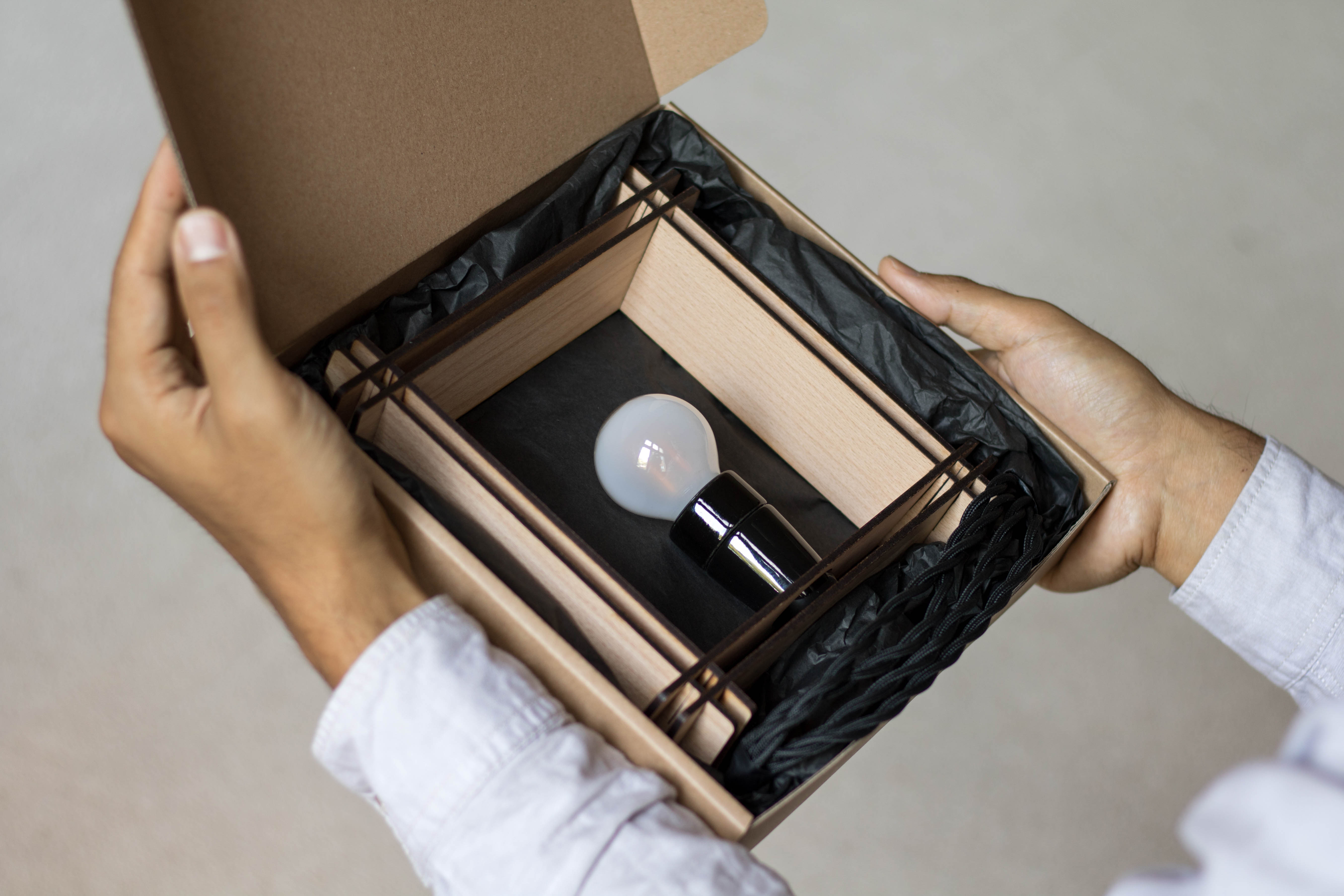 #LAMP Nr. 1 vierkant beuken - minimalistische dimbare tafellamp