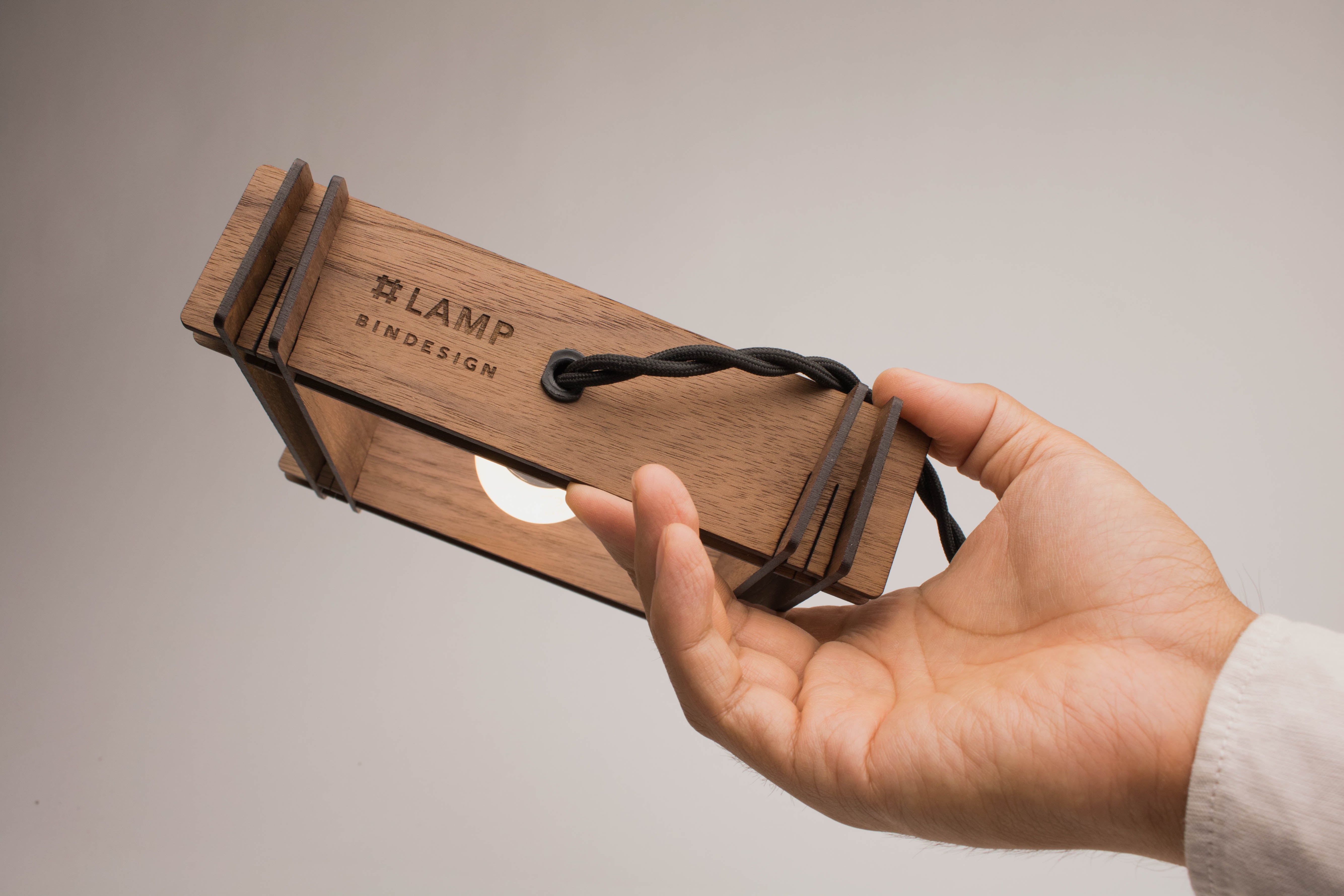 #LAMP Nr. 1 vierkant walnoot  - minimalistische dimbare tafellamp